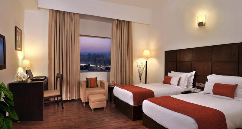 Comfort Inn Tulip Heights Бхатинда Экстерьер фото
