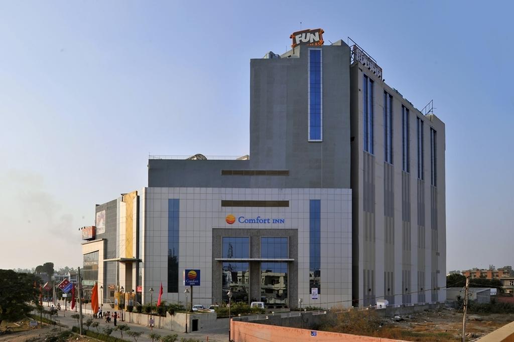 Comfort Inn Tulip Heights Бхатинда Экстерьер фото