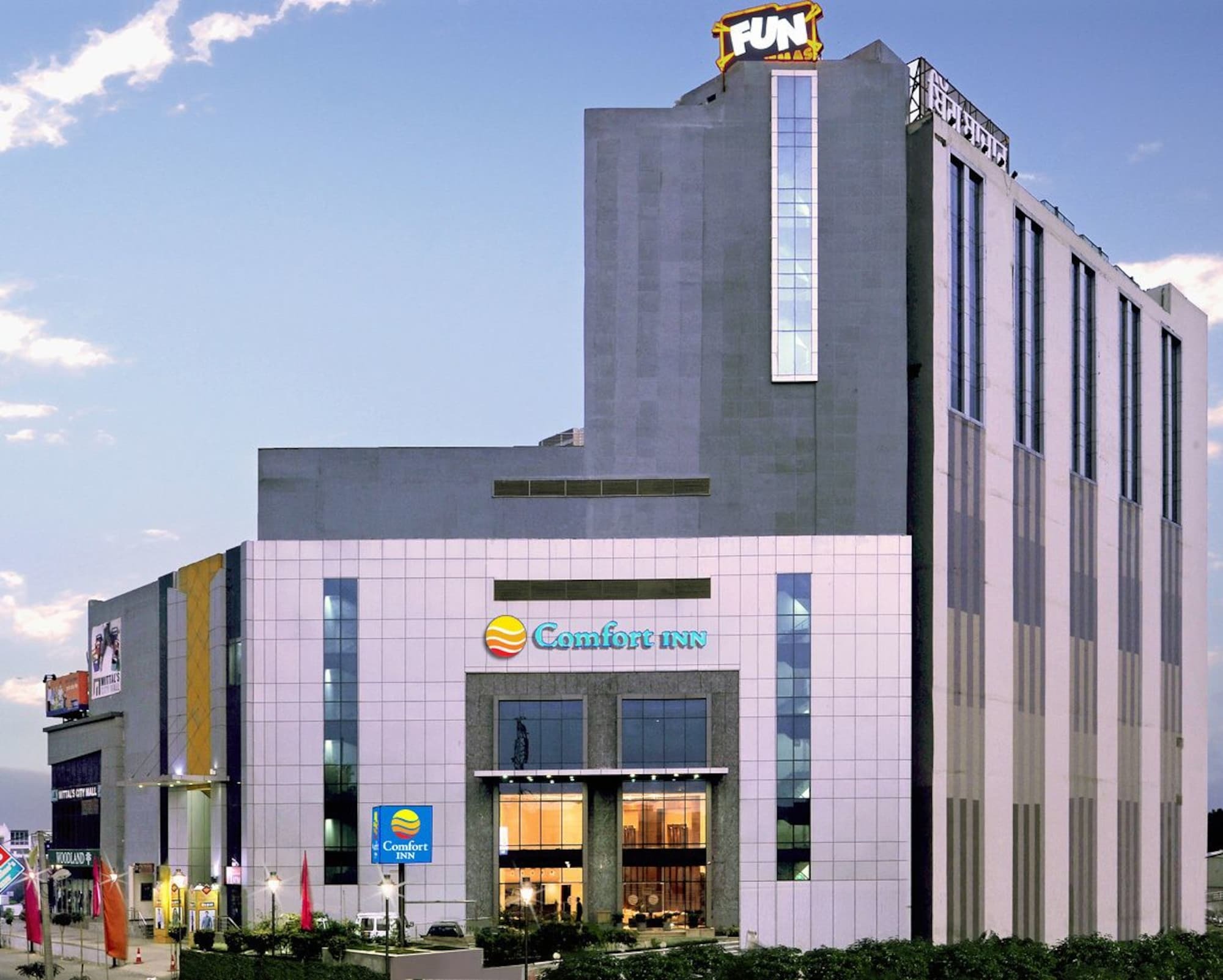 Comfort Inn Tulip Heights Бхатинда Экстерьер фото